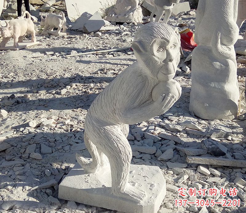 泸州抱桃子的猴子石雕系列传承古老文化,让爱活跃起来
