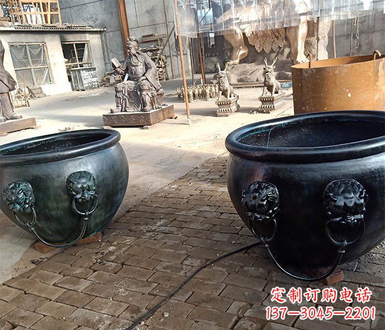 泸州铜雕制的水缸摆件
