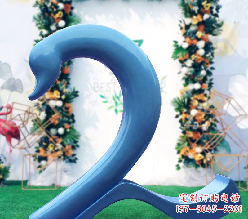 泸州玻璃钢爱心天鹅雕塑