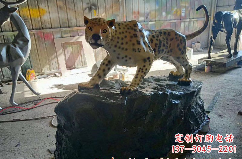 泸州新颖豹子雕塑