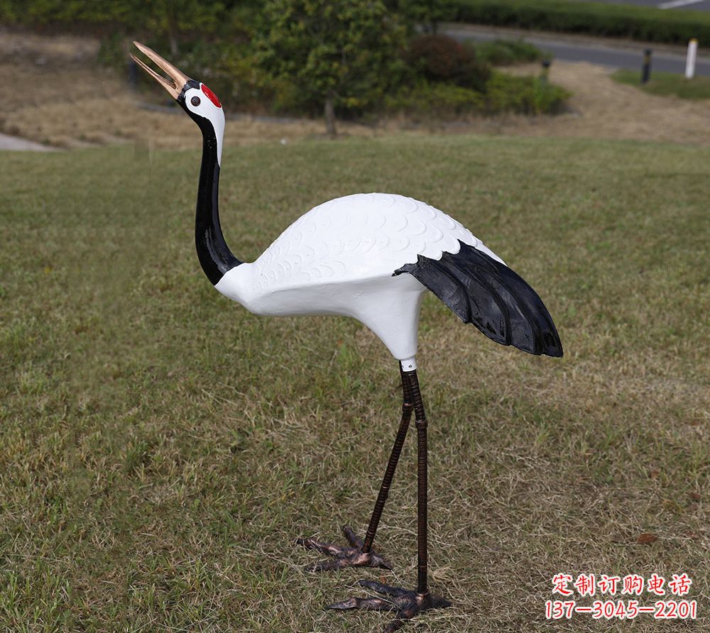 泸州玻璃钢雕塑仙鹤——灵动飞翔的艺术之美