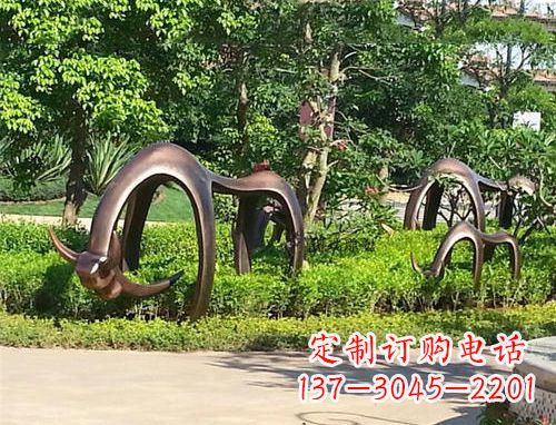 泸州玻璃钢动物雕塑公园草坪的美丽装饰