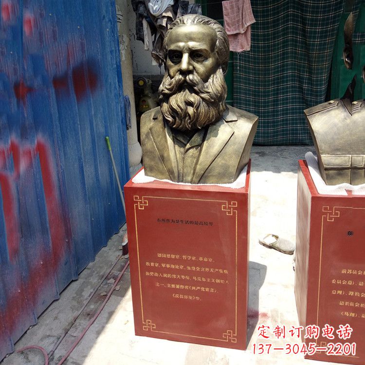 泸州玻璃钢仿铜马克思雕塑——缅怀伟大思想家