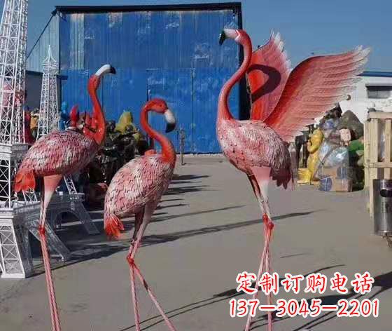 泸州火烈鸟雕塑以玻璃钢创造精美的景观雕塑