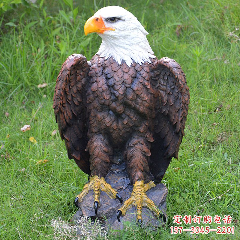 泸州玻璃钢老鹰雕塑传统与现代的完美结合