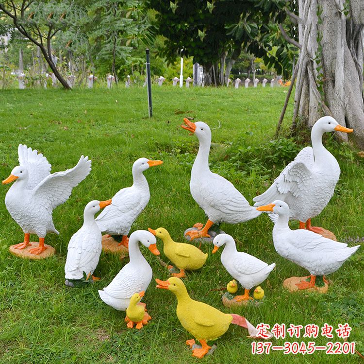 泸州玻璃钢仿真动物雕塑——漫步田园风情