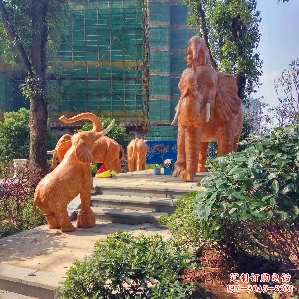 泸州玻璃钢卡通大象雕塑——给小区园林带来活力