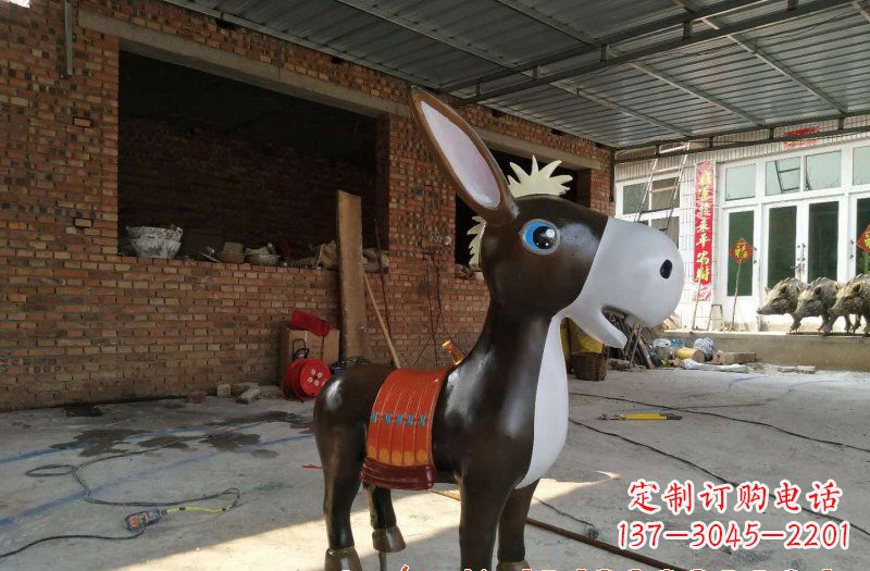 泸州玻璃钢毛驴雕塑一种抒情的艺术形式
