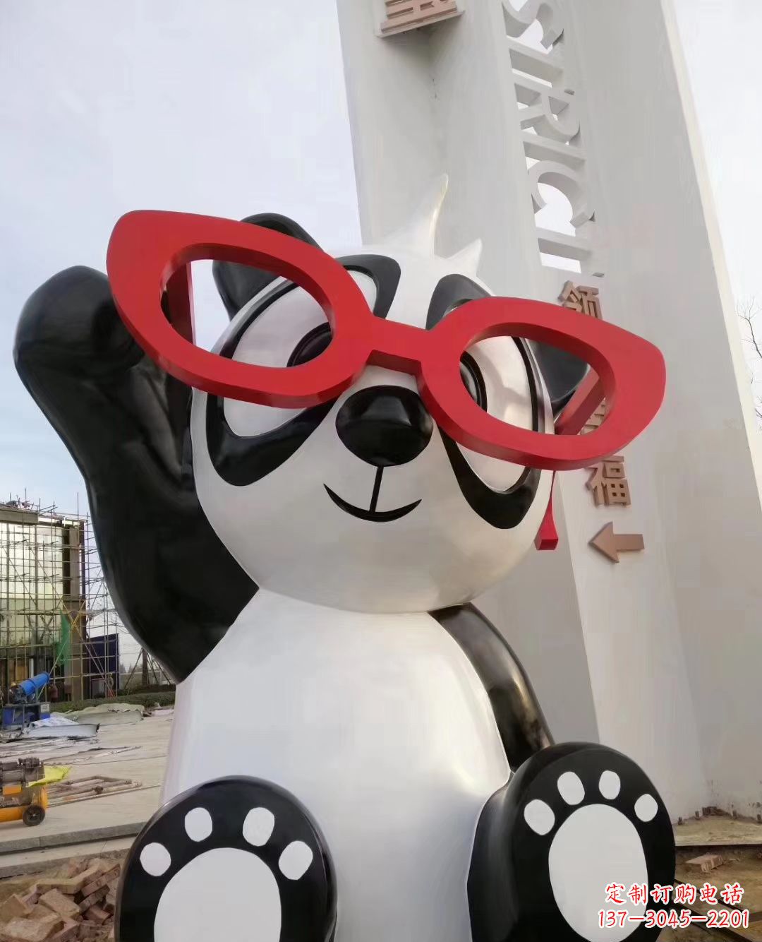 泸州玻璃钢制熊猫雕塑——传承中华文化的艺术精品