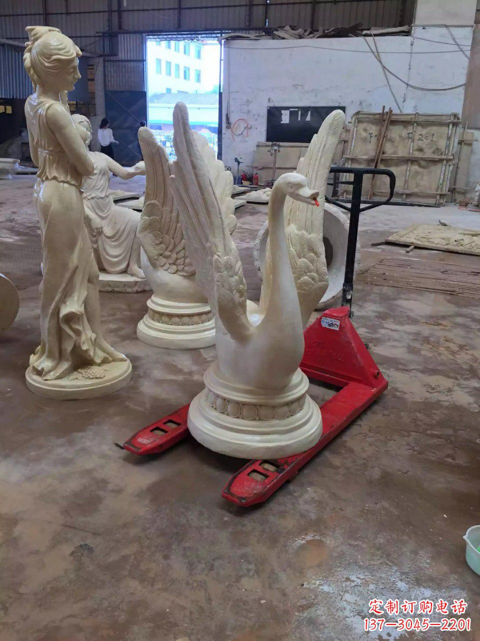泸州玻璃钢制作的天鹅雕塑