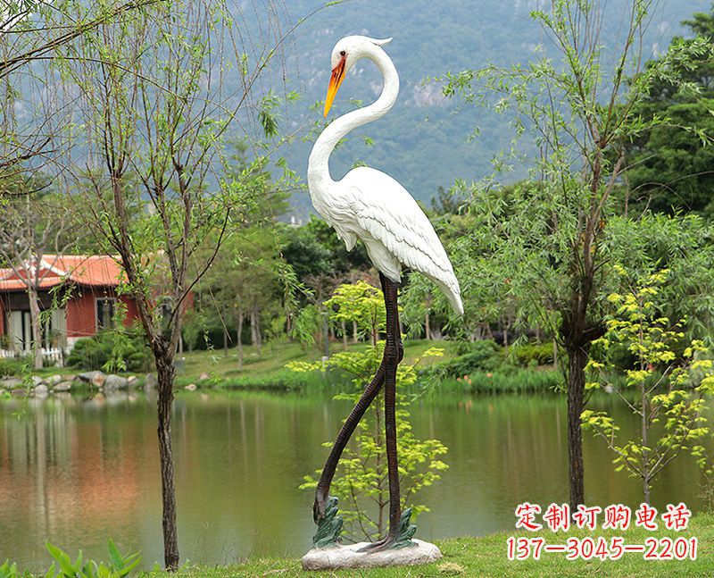 泸州玻璃钢仙鹤雕塑——传承中国传统文化