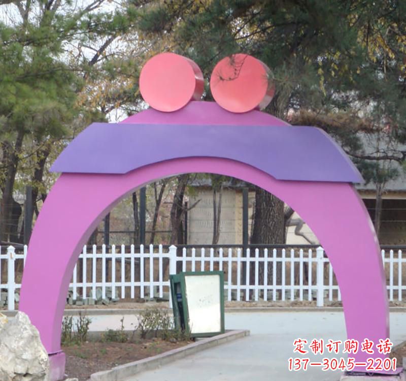 泸州不锈钢爱心拱门雕塑给城市艺术添彩