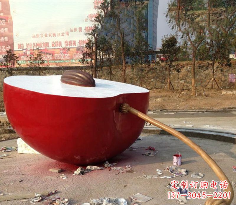 泸州不锈钢半块苹果雕塑——传承古老文化的艺术品