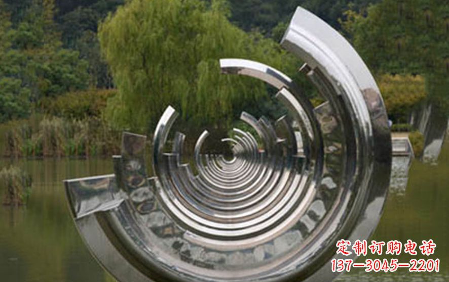 泸州不锈钢半圆字母景观雕塑——美化环境的艺术