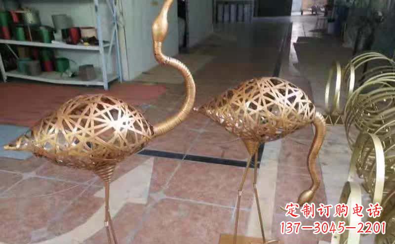 泸州仙鹤雕塑以不锈钢编制而成
