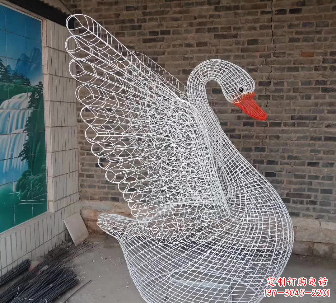 泸州不锈钢制天鹅雕塑象征着和谐与美好