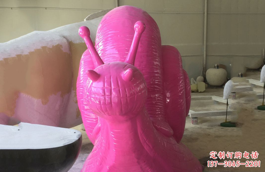 泸州不锈钢彩绘蜗牛雕塑给公园景观增添点缀