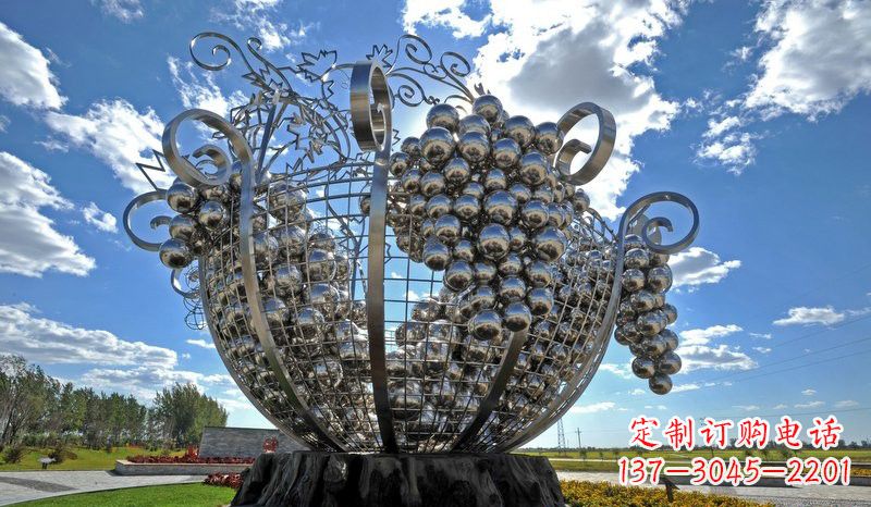 泸州不锈钢葡萄雕塑——城市的艺术之美
