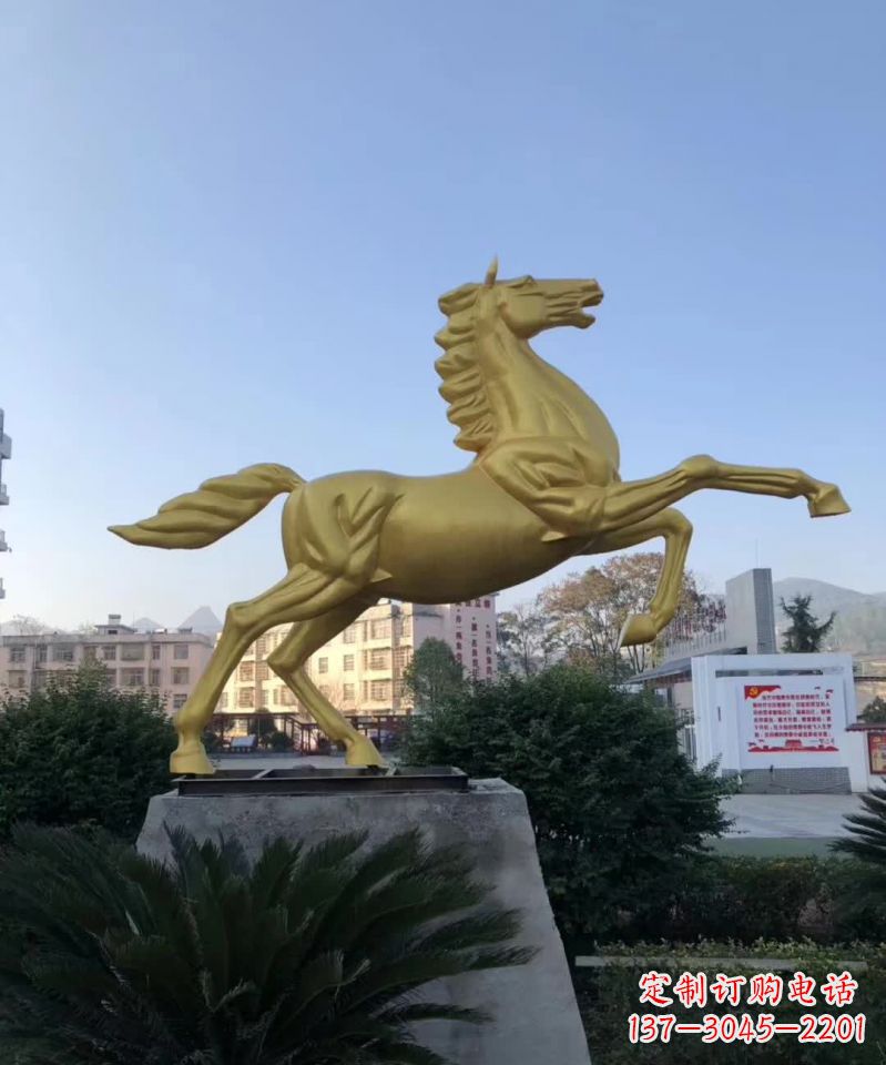 泸州不锈钢城市广场的马雕塑——一个给城市带来新鲜感的艺术作品