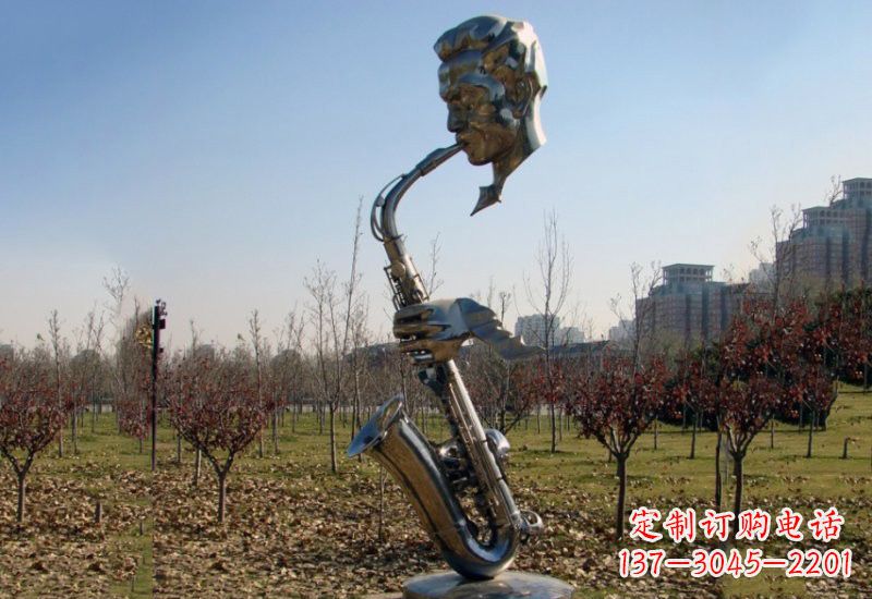 泸州静谧而神秘的不锈钢萨克斯雕塑