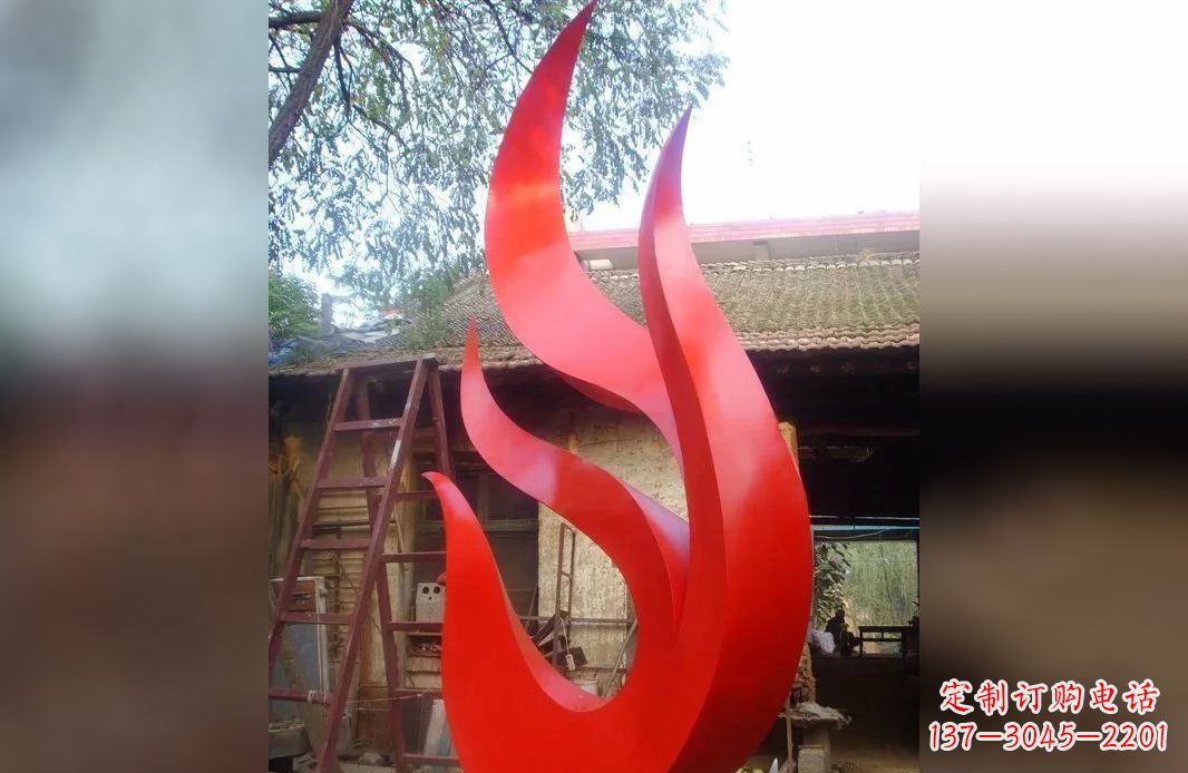 泸州凤凰展翅飞翔的不锈钢雕塑