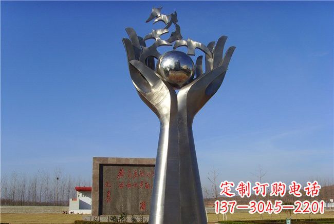 泸州纪念和平——不锈钢抽象手托和平鸽雕塑