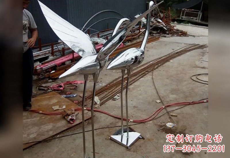 泸州不锈钢仙鹤雕塑象征着美丽与和谐