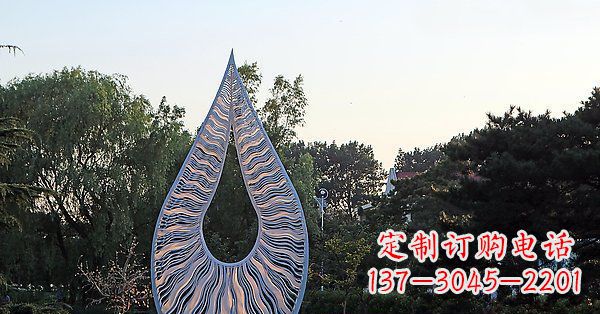 泸州水滴雕塑给公园带来流动的美