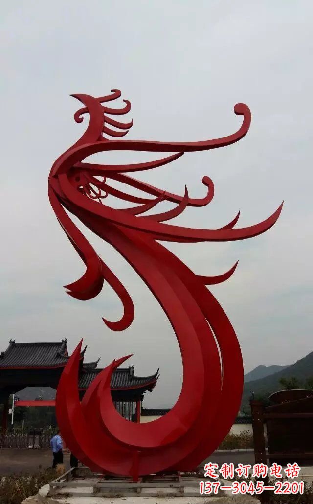 泸州凤凰雕塑象征着和平与繁荣