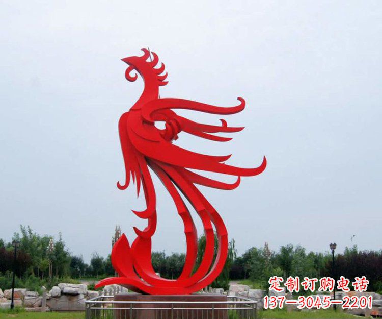 泸州精美凤凰雕塑点亮凤凰公园