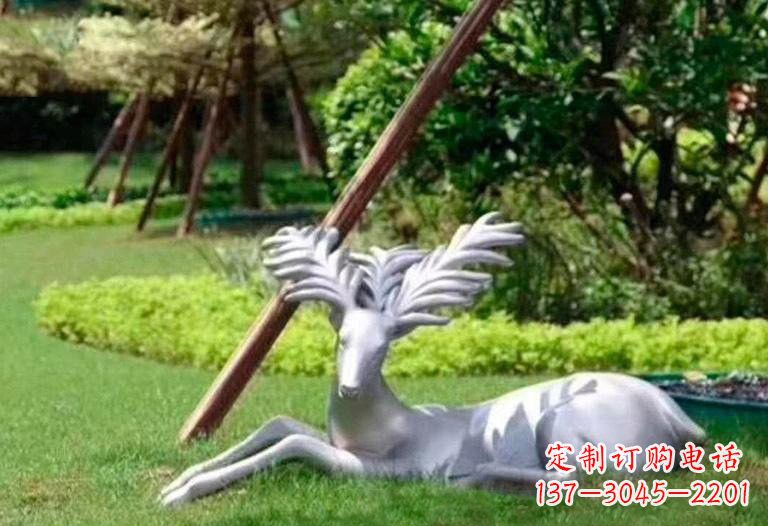 泸州不锈钢公园大角鹿雕塑精致而美丽