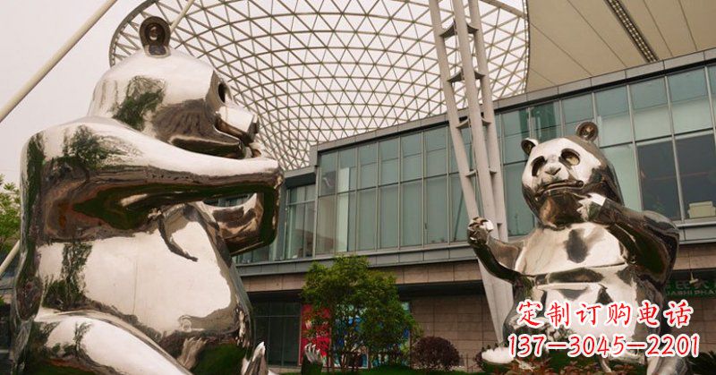 泸州不锈钢公园动物镜面熊猫雕塑