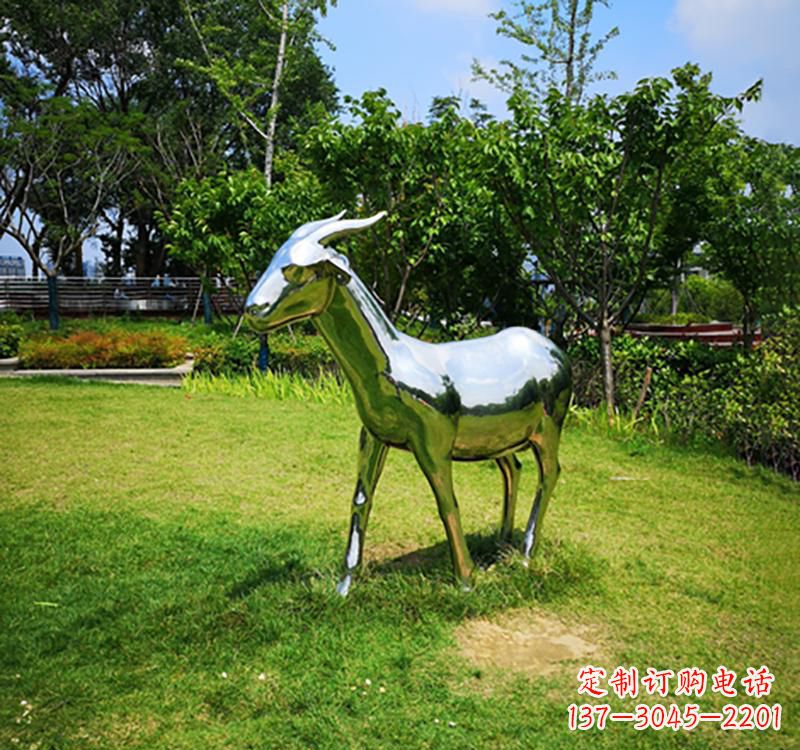 泸州不锈钢公园动物镜面羊雕塑
