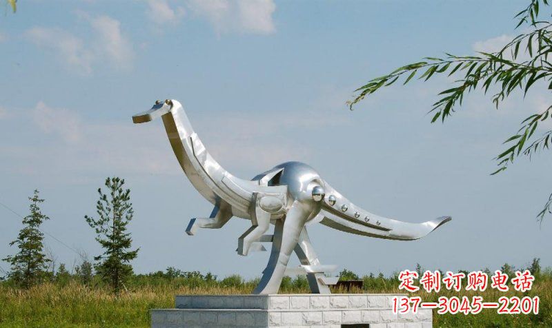 泸州不锈钢鸭嘴龙雕塑艺术与自然完美结合