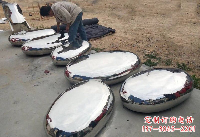 泸州不锈钢鹅卵石雕塑精美外形给人以美的感受
