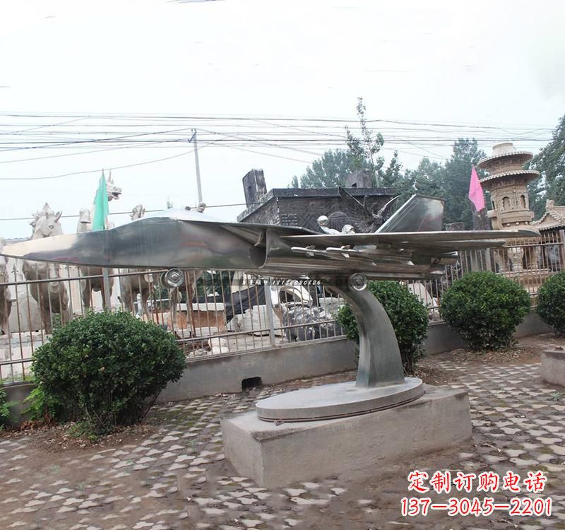 泸州不锈钢飞机雕塑——一种象征着力量与和平的艺术品