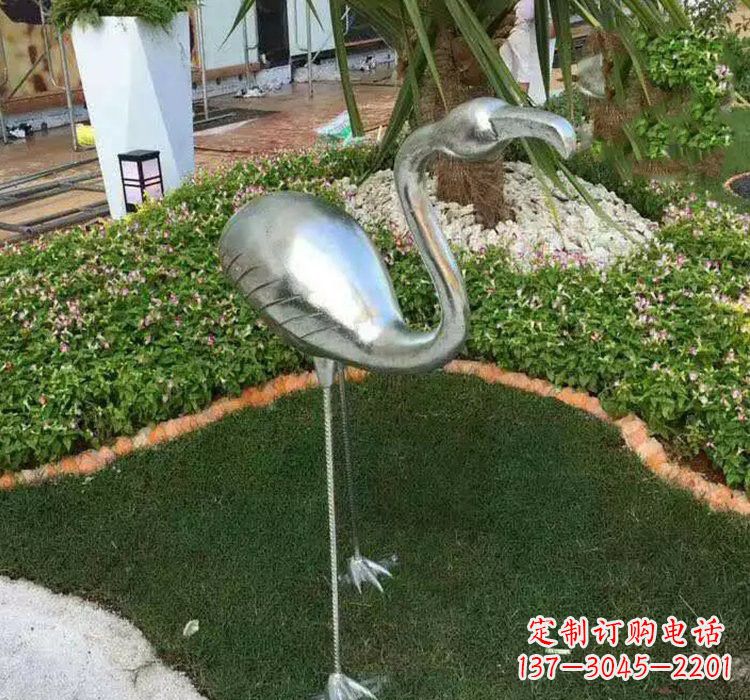 泸州火烈鸟雕塑美丽而又充满力量
