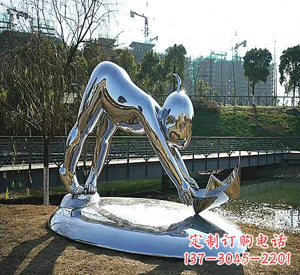 泸州不锈钢公园里的儿童雕塑