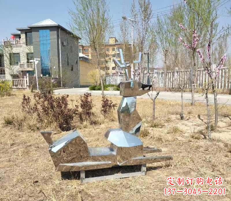 泸州不锈钢公园小鹿雕塑给公园带来温馨气息