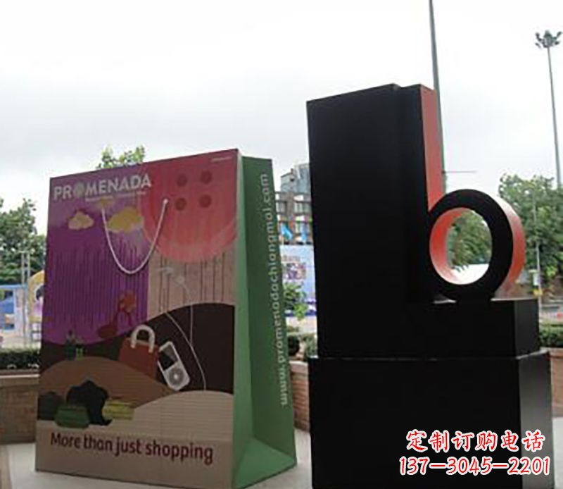 泸州不锈钢购物袋雕塑为公园带来现代风格