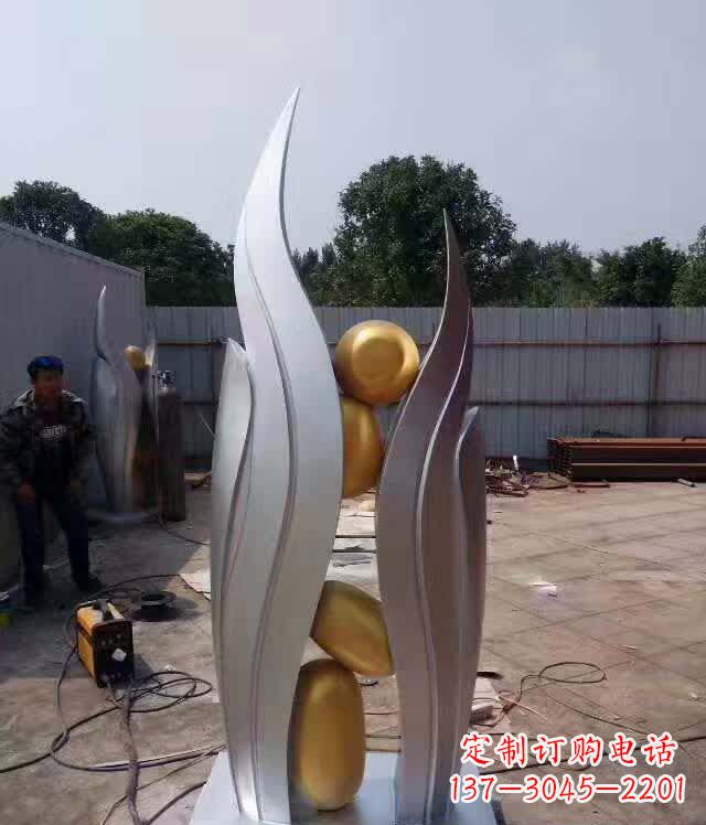 泸州不锈钢广场翅膀雕塑象征着自由之翼