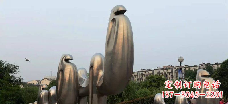 泸州不锈钢广场上的骆驼雕塑