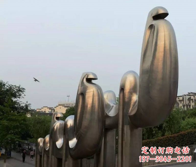 泸州不锈钢骆驼雕塑给城市增添新魅力