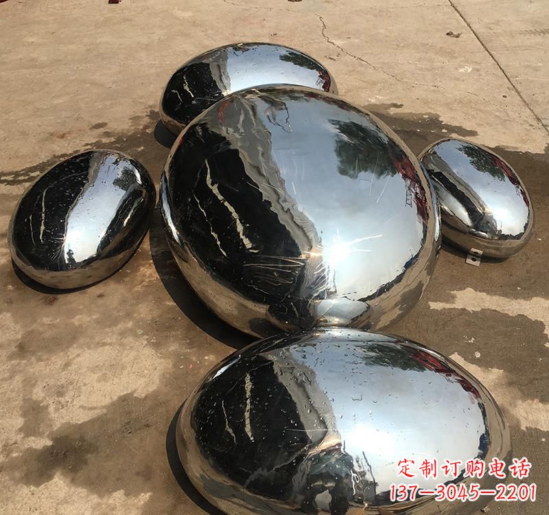 泸州不锈钢水滴雕塑精致而又充满力量