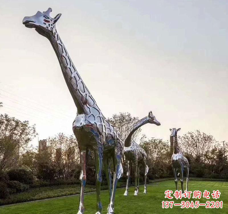 泸州不锈钢长颈鹿雕塑美丽的艺术精神