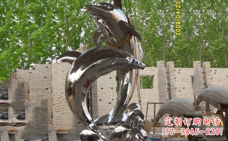 泸州海豚之美不锈钢海边雕塑