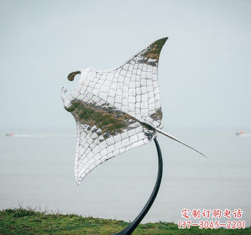 泸州不锈钢海洋动物蝠鲼雕塑艺术与环保的完美结合