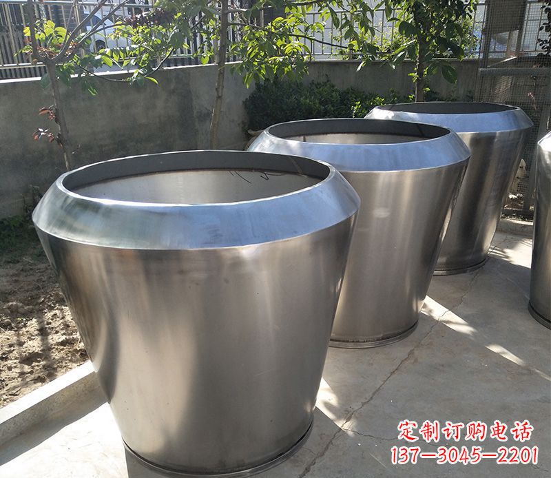 泸州不锈钢花盆雕塑给你的家园增添一份独特的美