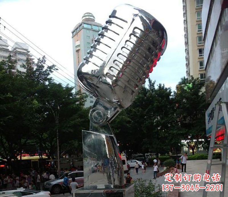 泸州不锈钢话筒雕塑象征传统文化和新时代