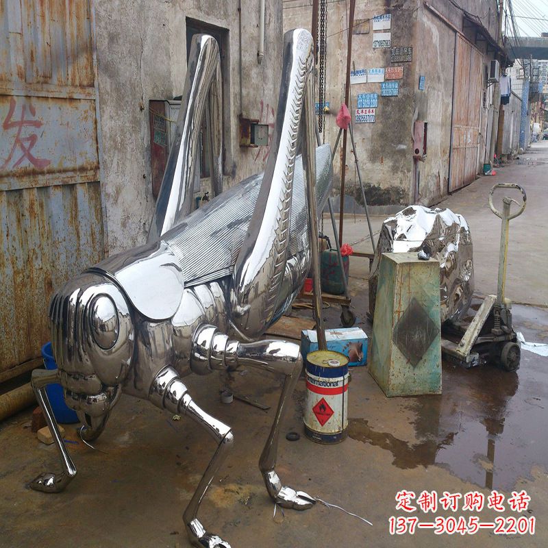 泸州不锈钢蝗虫雕塑营造美好的自然环境